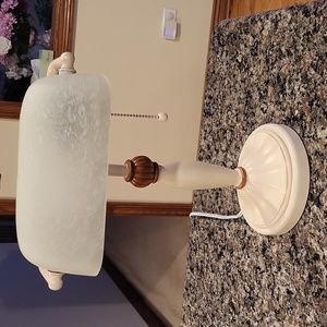 Bankers Pretty Desk lamp ivory/ cream & brown accents like new H 15.75 "